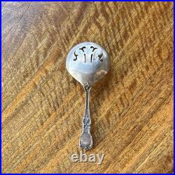 Reed & Barton FRANCIS I Sterling Silver Pierced Olive Nut Spoon 4-3/4 NO MONO